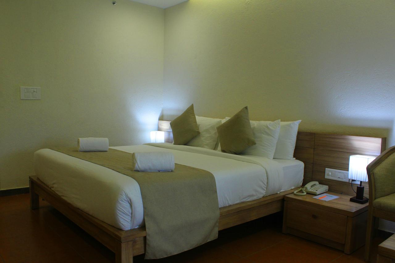 Hotel Whispering Waters Cochin Kochi Exterior foto