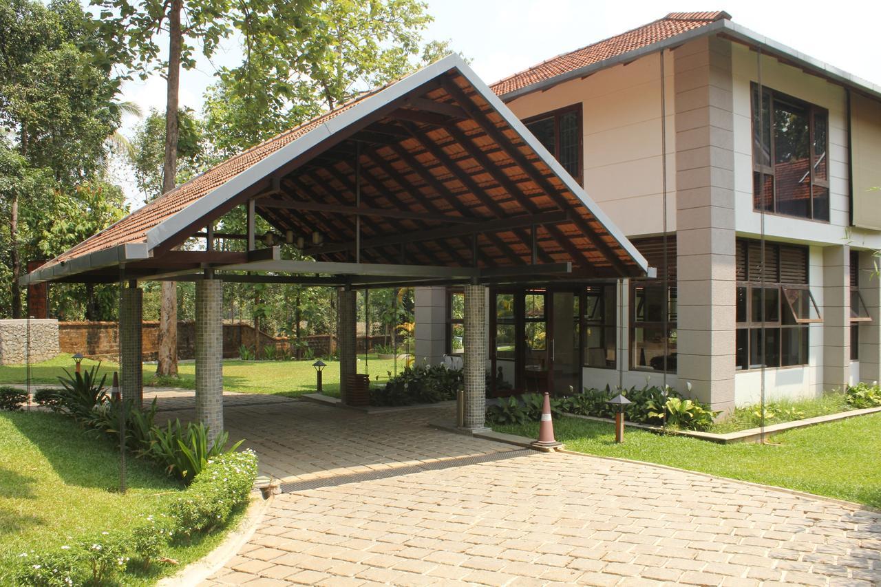 Hotel Whispering Waters Cochin Kochi Exterior foto