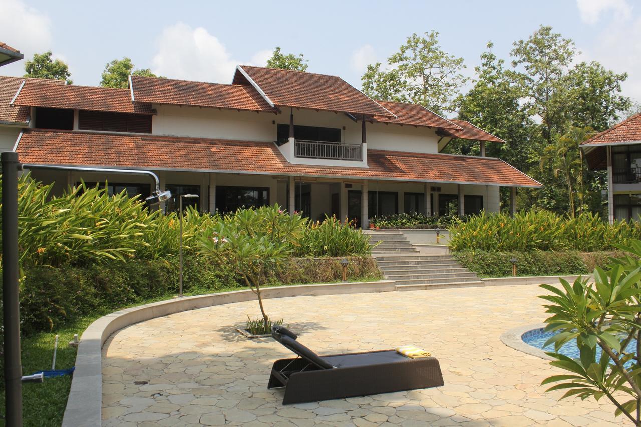 Hotel Whispering Waters Cochin Kochi Exterior foto